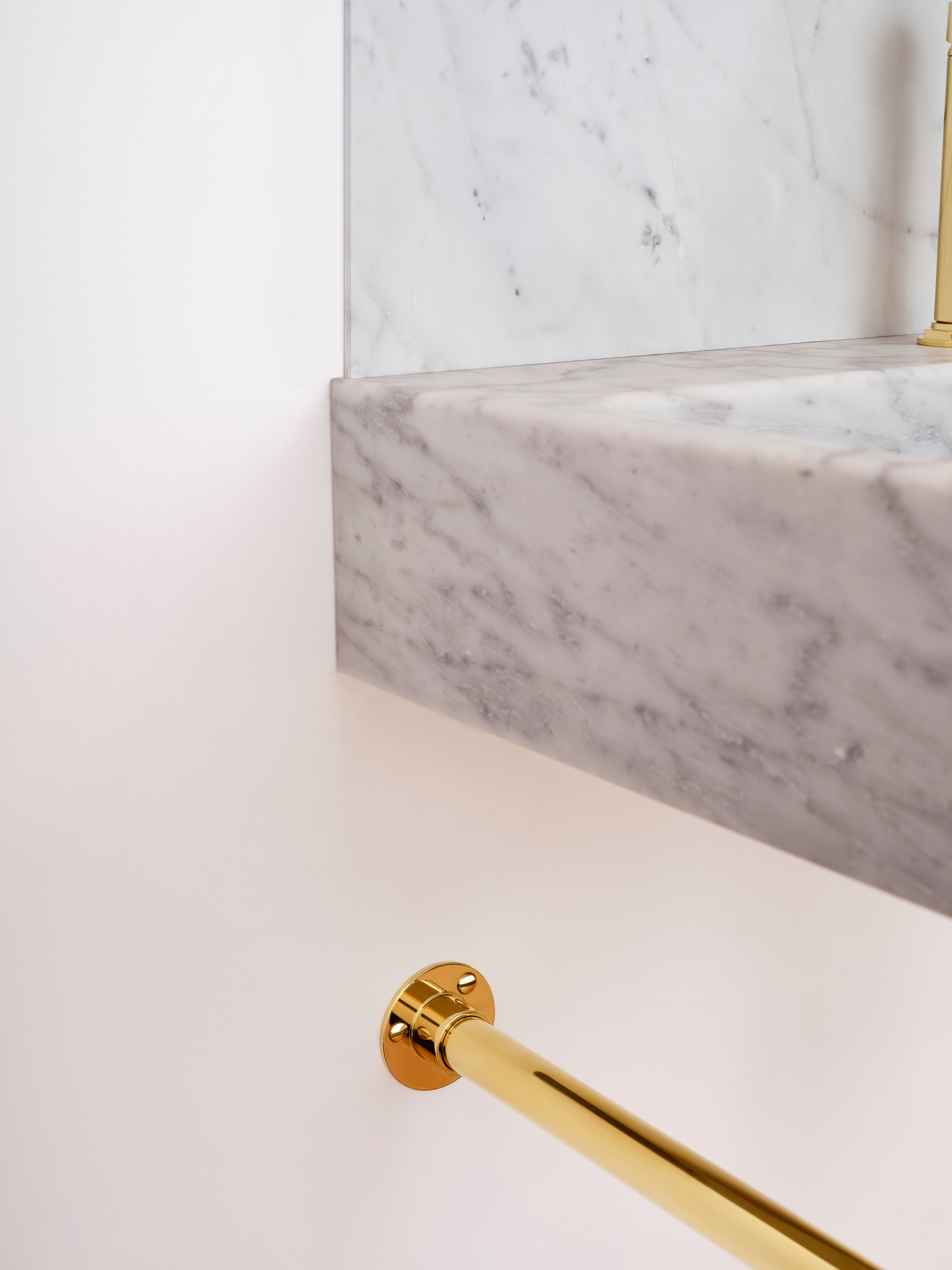 Single Vanity Basin Suite