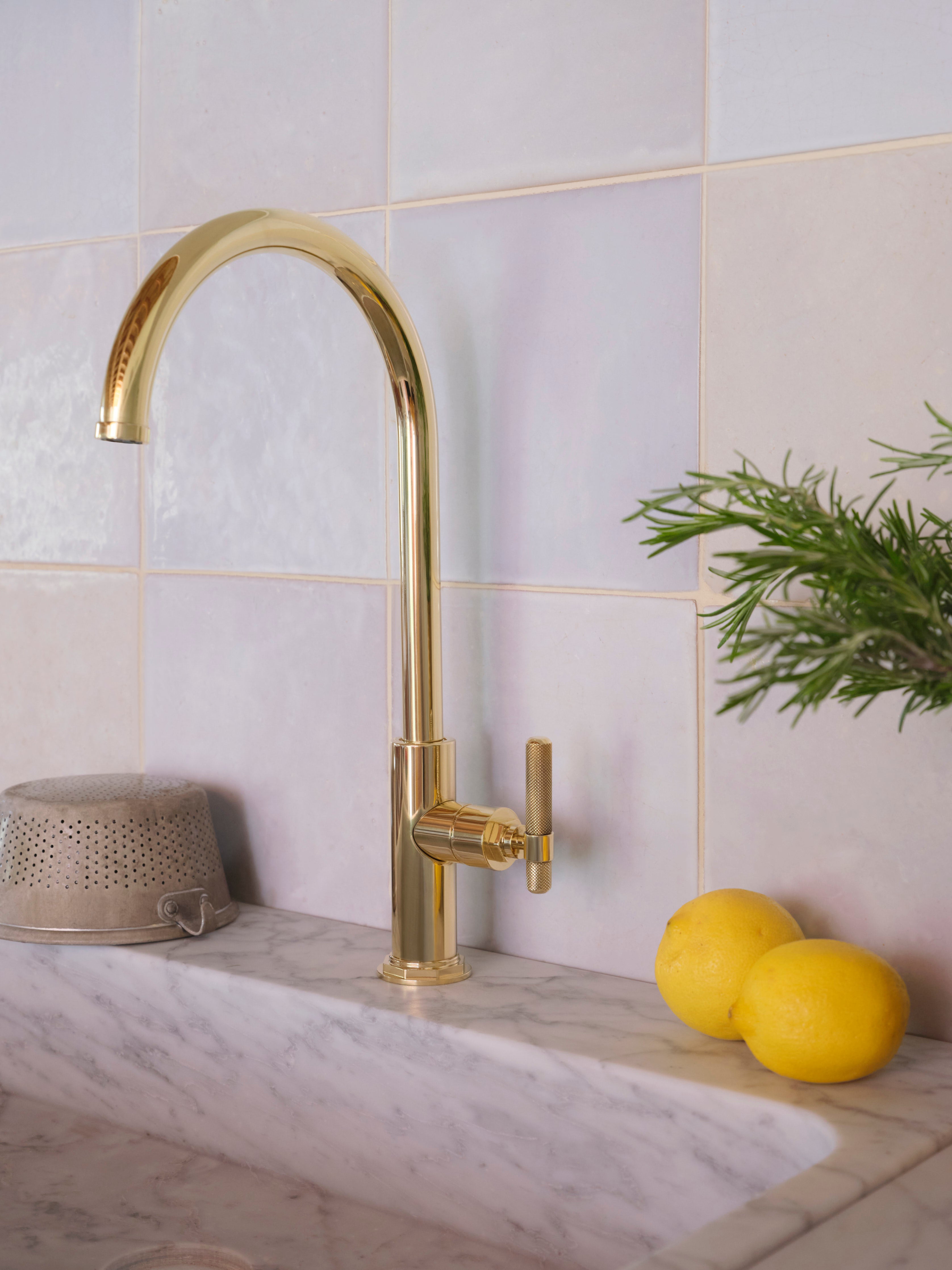 Cielo Side Lever Gooseneck